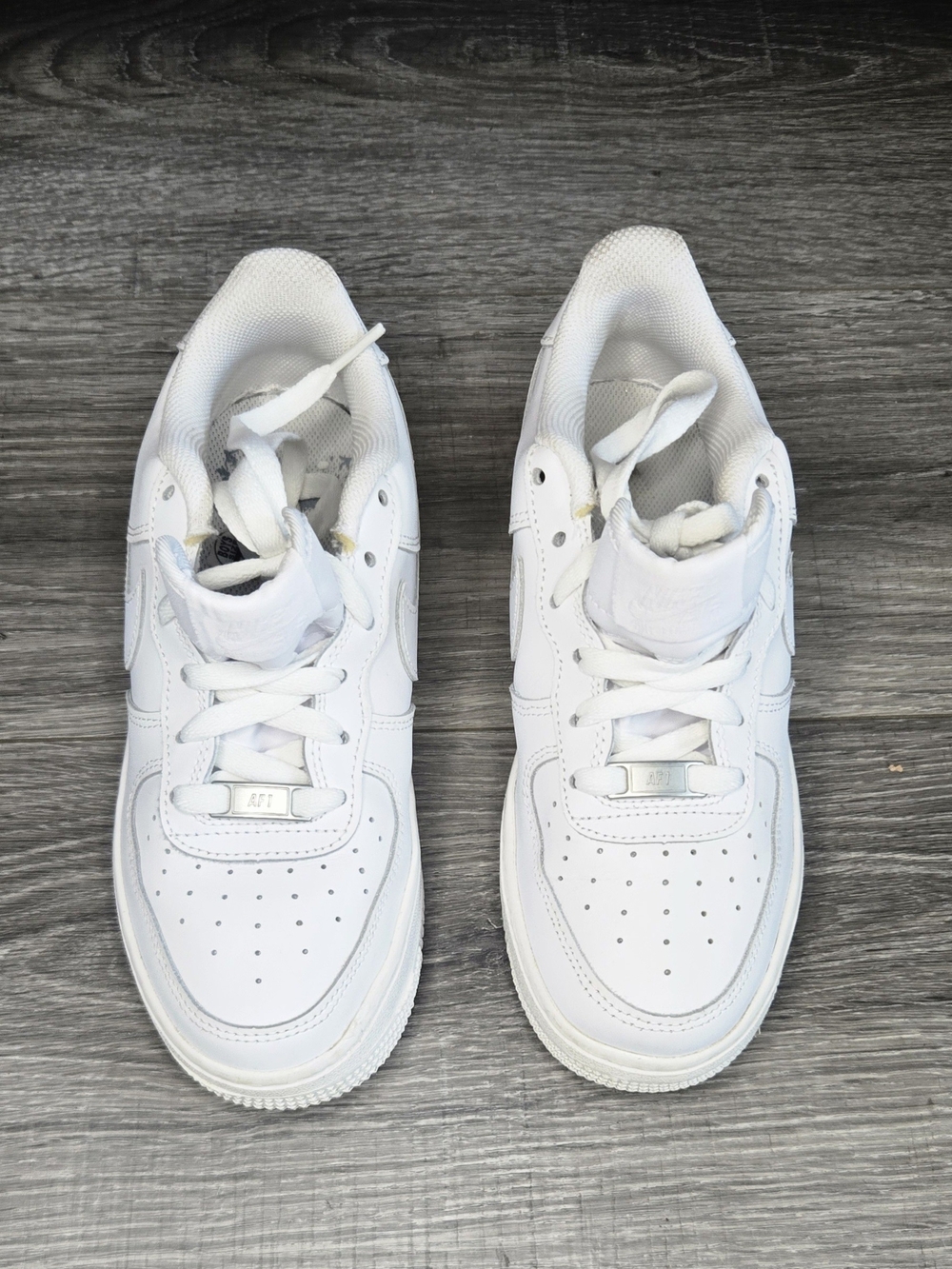 Nike Air Force 1 LE Triple White Leather Sneakers Youth 5.5Y Women's 7
